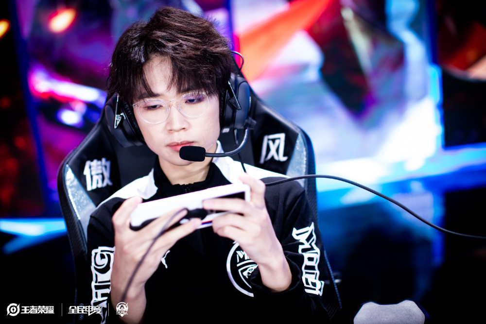 故事因此更 故事因此更