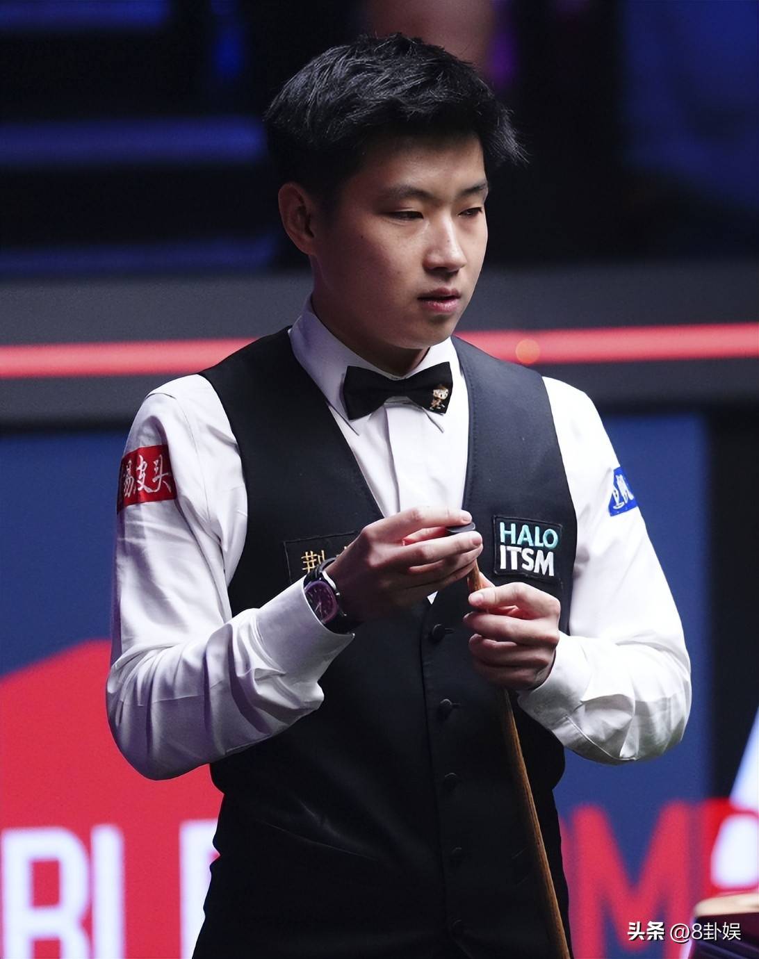 两位选手个 两位选手个